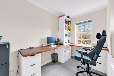 8 Meriden Close, Bromley, BR1 2UF