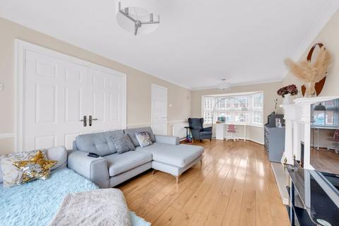 8 Meriden Close, Bromley, BR1 2UF