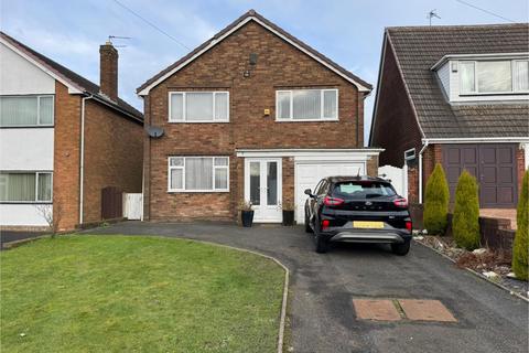 4 bedroom detached house to rent, Darbys Hill Road, Tividale, Oldbury, West Midlands