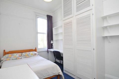 4 bedroom house share to rent, 14 Napier Terrace - Maisonette