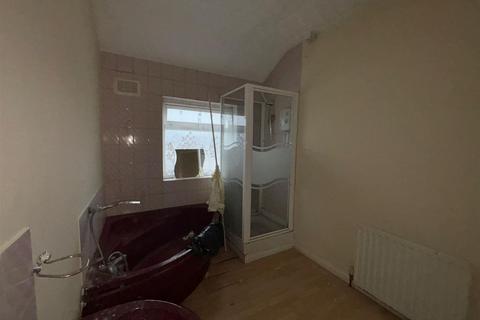 2 bedroom terraced house to rent, Queens Road, Smethwick