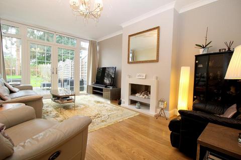 4 bedroom semi-detached house for sale, Ludlow Avenue, South Luton, Luton, Bedfordshire, LU1 3RW