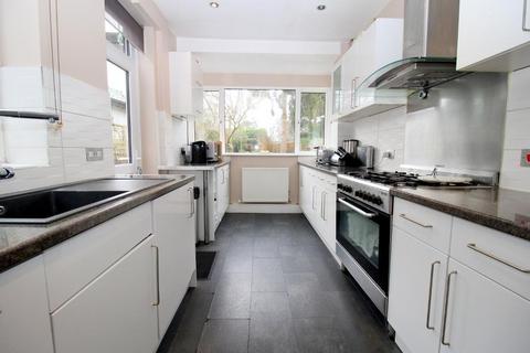 4 bedroom semi-detached house for sale, Ludlow Avenue, South Luton, Luton, Bedfordshire, LU1 3RW