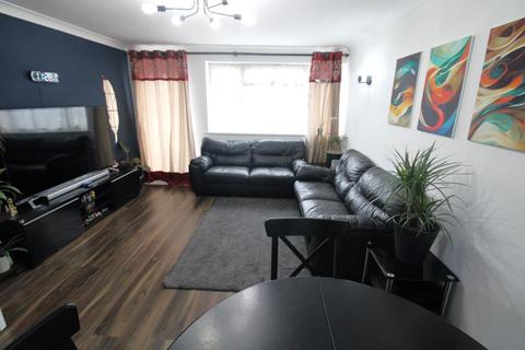 2 bedroom flat for sale, Harlington UB3