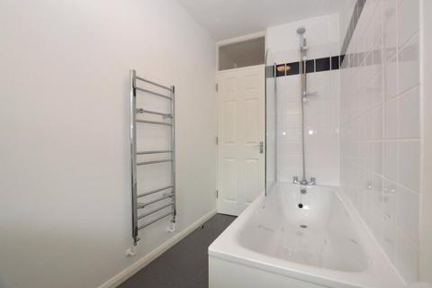 2 bedroom apartment to rent, Knighton Park Road, London, SE26