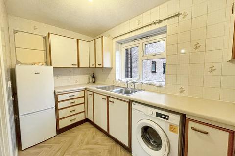 2 bedroom flat for sale, Bowes Close, Sidcup, DA15