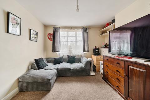 2 bedroom apartment for sale, Nugents Court, St. Thomas Drive, Pinner