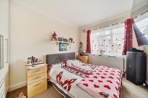 2 bedroom apartment for sale, Nugents Court, St. Thomas Drive, Pinner