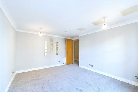10/9 Tower Place, Edinburgh, EH6 7BZ
