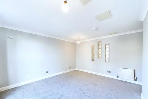 10/9 Tower Place, Edinburgh, EH6 7BZ