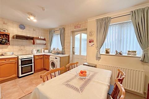 3 bedroom semi-detached house for sale, Skipton Road, Swallownest, Sheffield, S26 4NQ