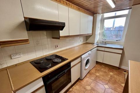 2 bedroom flat to rent, 75 2/1 High Street, Lochee,