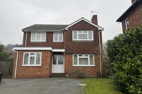 3 bedroom detached house to rent, Hillside Road, Aldershot GU11