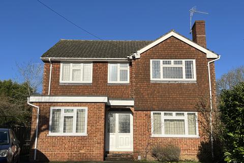 3 bedroom detached house to rent, Hillside Road, Aldershot GU11