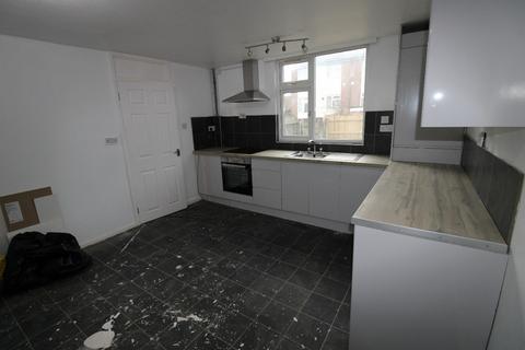 3 bedroom terraced house to rent, Harrogate Road, Birkenhead