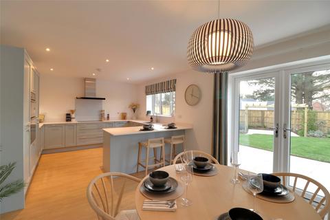 4 bedroom detached house for sale, Heanton Lea Gardens, Braunton, Devon, EX31