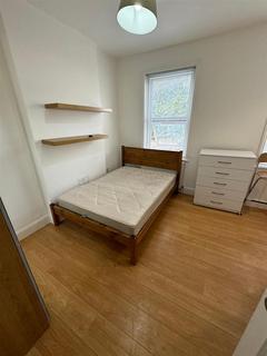 Studio to rent, Elm Grove, Cricklewood