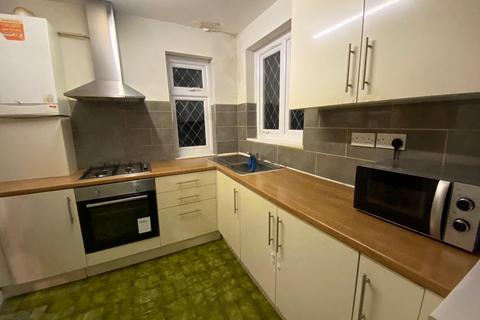 3 bedroom terraced house to rent, Ilford IG6