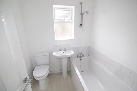 2 bedroom terraced house to rent, New Street, Leeds LS25