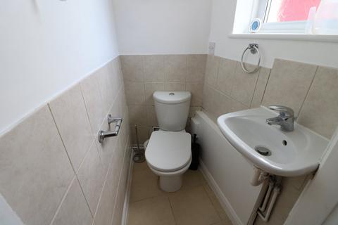 4 bedroom semi-detached house to rent, Rushden Gardens, Ilford IG5