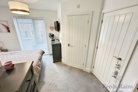 3 Arthur Cratchley Grove, Stoke-on-trent, ST4 8ZR