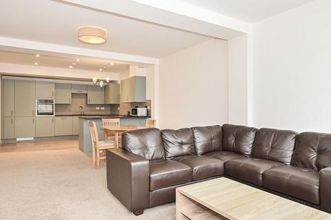 2 bedroom flat to rent, Armada Way, Plymouth PL1