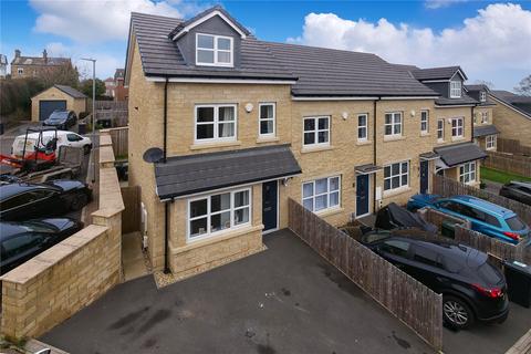 3 bedroom end of terrace house for sale, Hutton Hall Drive, West Yorkshire BD2