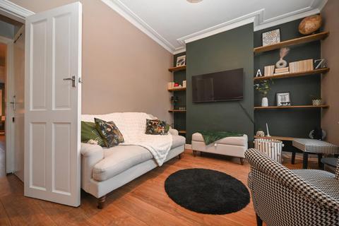 28 Ashgrove, Greengates, Bradford, BD10 0BP