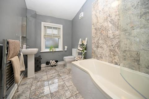28 Ashgrove, Greengates, Bradford, BD10 0BP