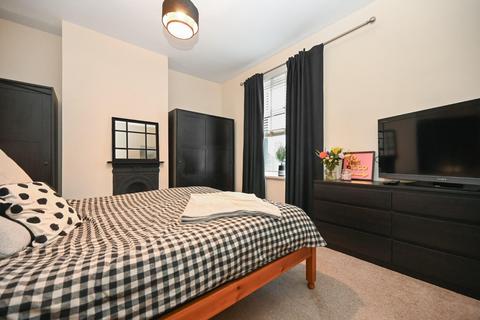 28 Ashgrove, Greengates, Bradford, BD10 0BP