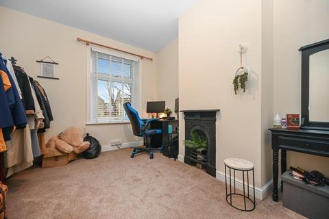 28 Ashgrove, Greengates, Bradford, BD10 0BP