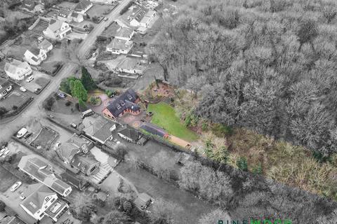 84 Ashover Road, Old Tupton, Chesterfield, S42 6HJ