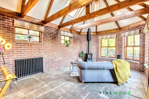 84 Ashover Road, Old Tupton, Chesterfield, S42 6HJ