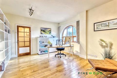 84 Ashover Road, Old Tupton, Chesterfield, S42 6HJ
