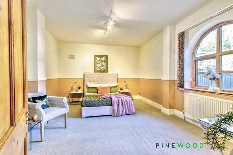 84 Ashover Road, Old Tupton, Chesterfield, S42 6HJ