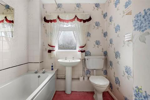 47 Alder Grove, Evesham, WR11 1XP