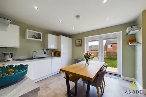 3 bedroom end of terrace house for sale, Bluebell Way, Tutbury DE13