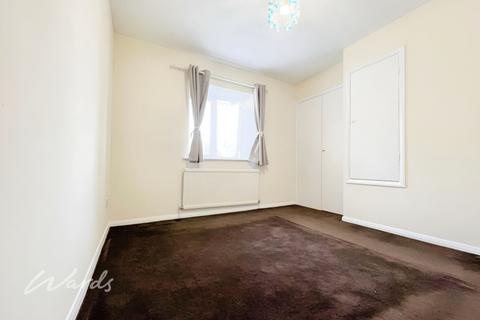 2 bedroom end of terrace house to rent, Knights Manor Way Dartford DA1