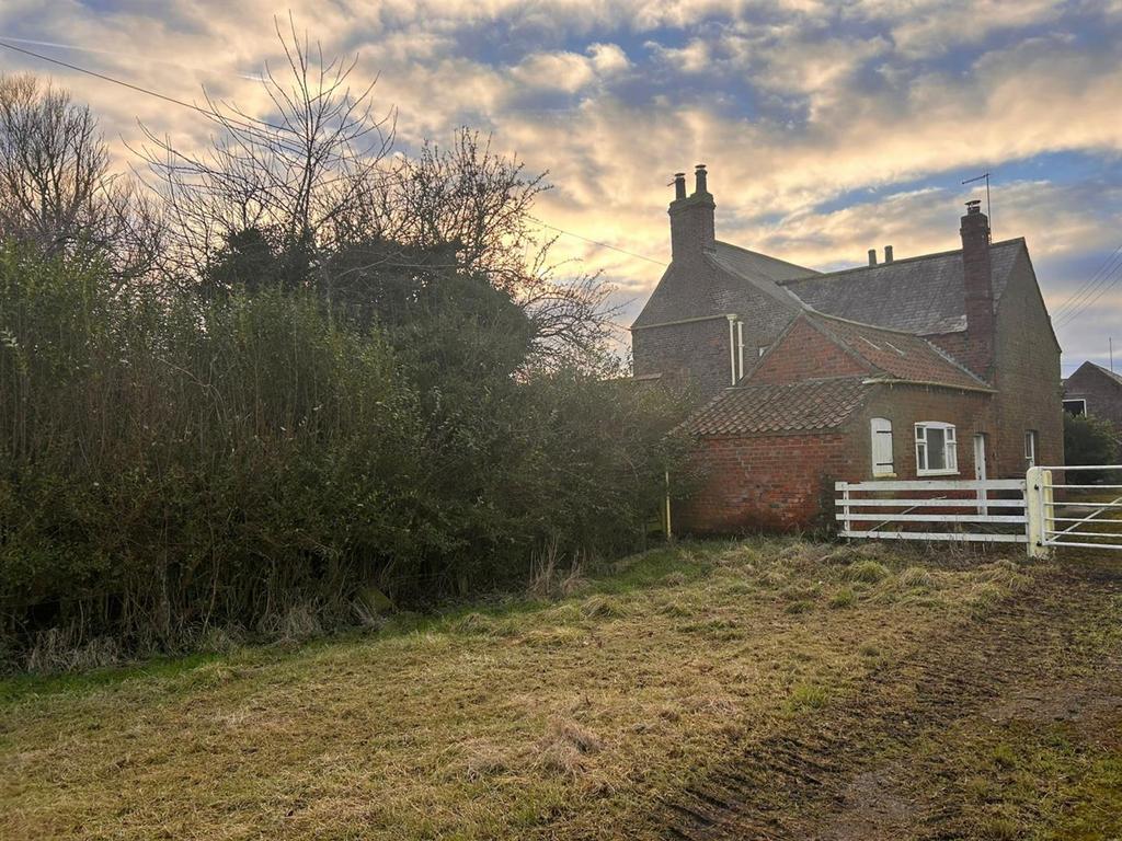 The Grange, Rectory Road, Roos, HU12 0 HT