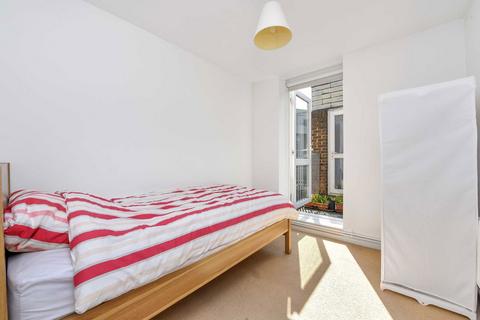 3 bedroom flat for sale, St. Katharines Way, London E1W