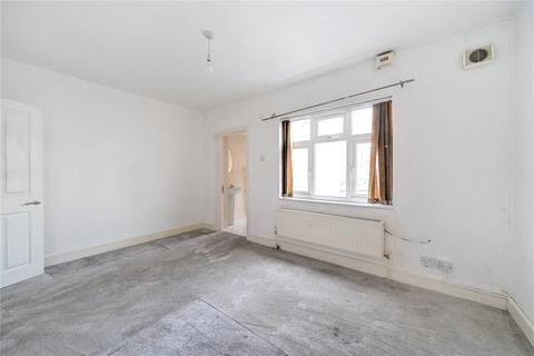 Flat B, 7 Old Bromley Road, Bromley, BR1 4LB