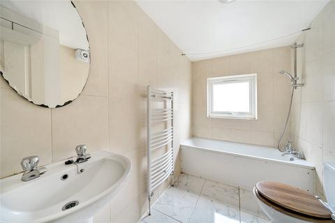 Flat B, 7 Old Bromley Road, Bromley, BR1 4LB