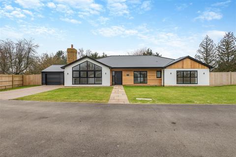 4 bedroom bungalow for sale, Maidstone Road, Staplehurst, Tonbridge