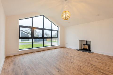 4 bedroom bungalow for sale, Maidstone Road, Staplehurst, Tonbridge