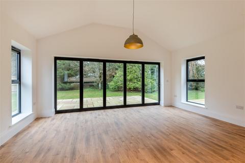 4 bedroom bungalow for sale, Maidstone Road, Staplehurst, Tonbridge