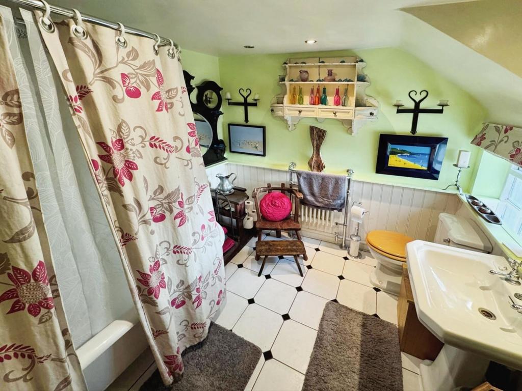 Dfae1831-Bathroom.jpg