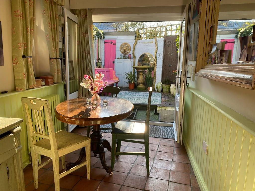 Dining Area.jpeg