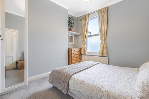 2 bedroom flat for sale, Rattray Road, London