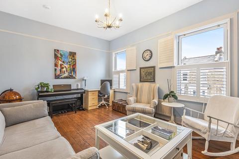 Flat 2, 8 Rattray Road, London, SW2 1BD