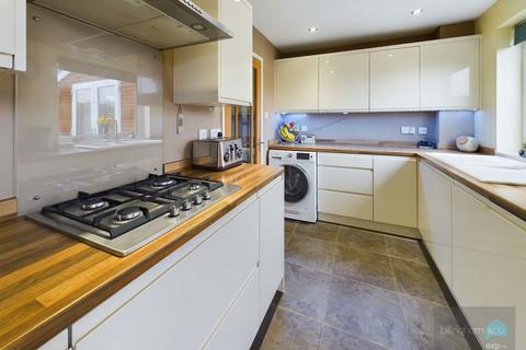 18 Elm Grove, Kinver, Stourbridge, DY7 6JG
